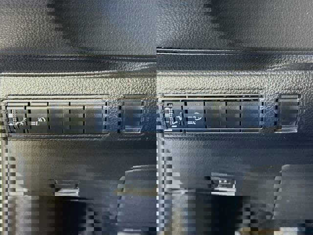 Used 2021 Toyota Corolla SE w/ Carpet Mat Package (TMS) image 10