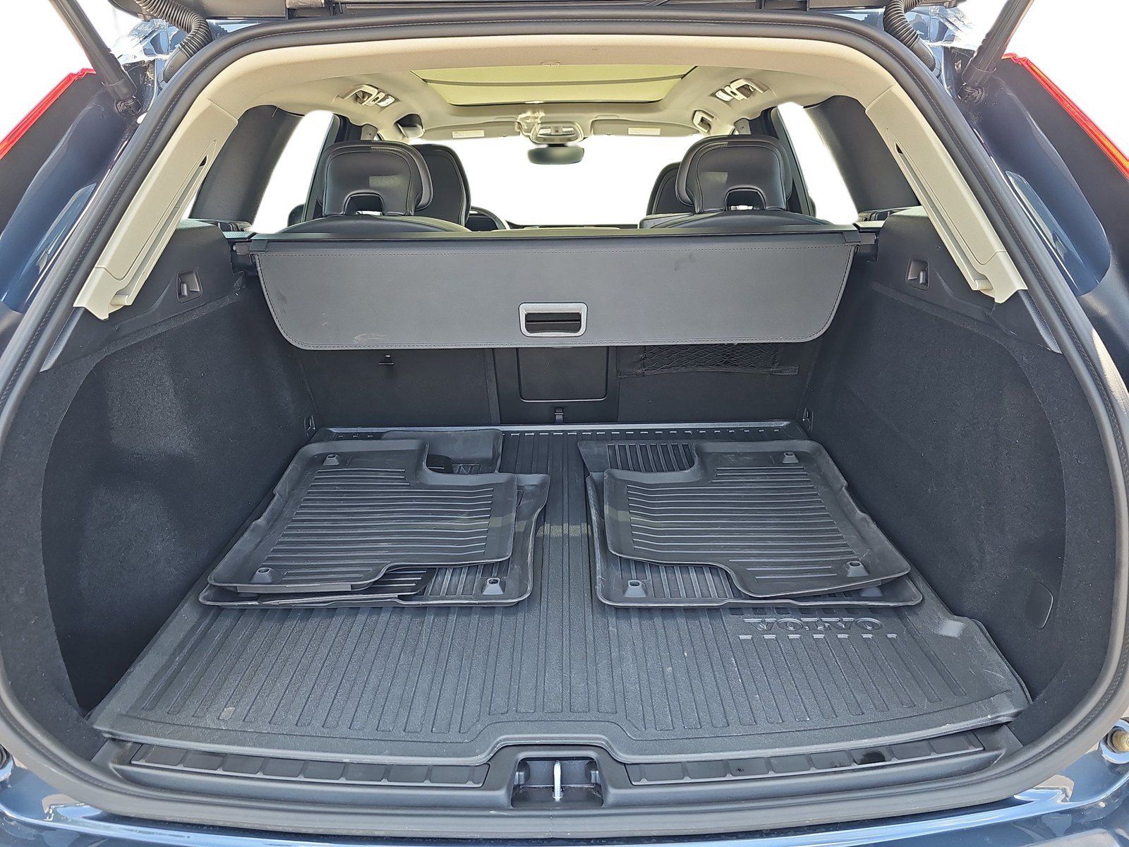 Used 2024 Volvo XC60 B5 Core w/ Protection Package Premier AWD/4WD image 27
