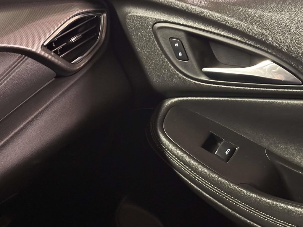 Used 2023 Buick Encore GX Select w/ Sport Touring Package FWD image 23