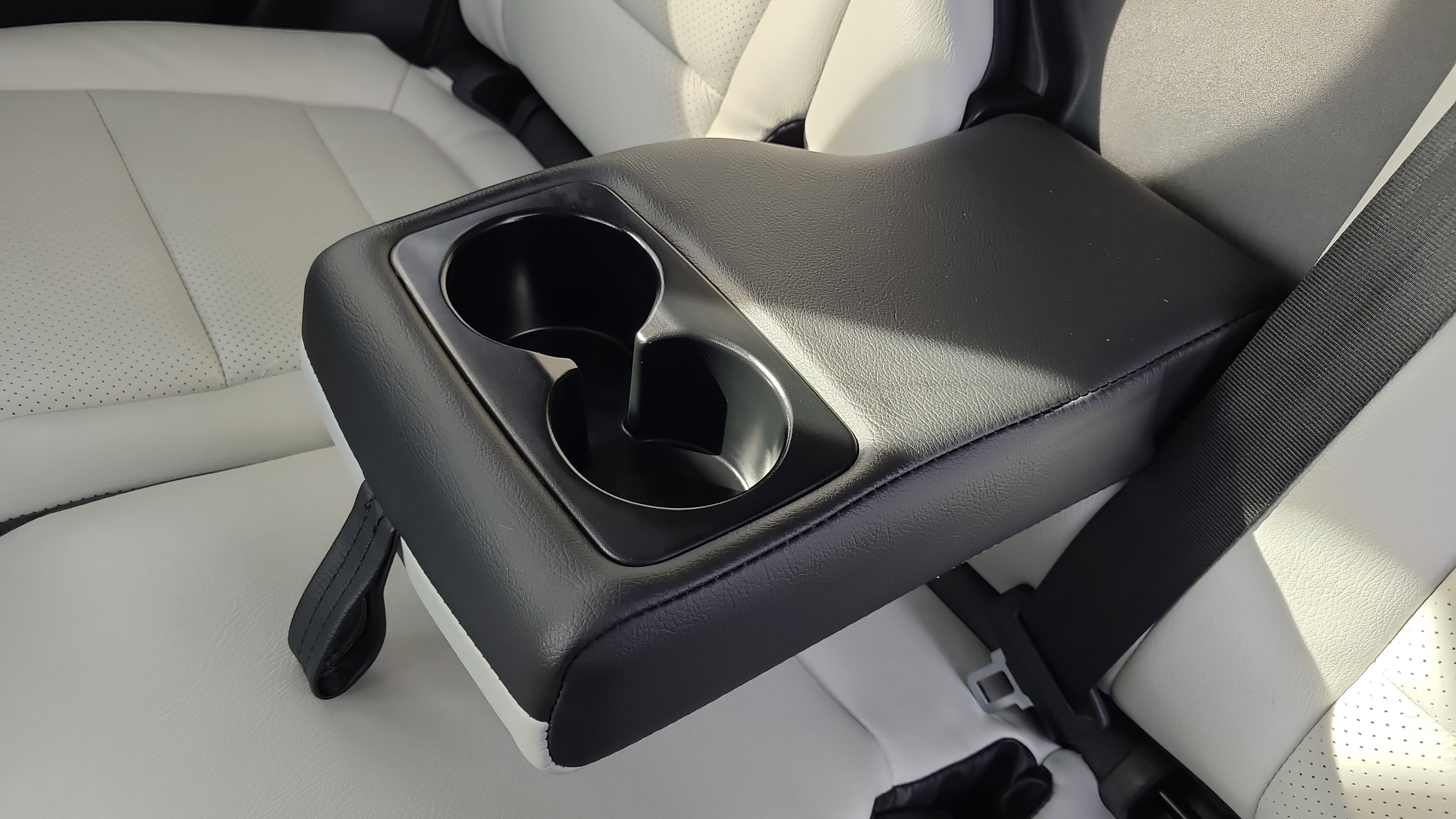 Used 2025 Ford Escape Active w/ Active Premium Tech Pack image 15