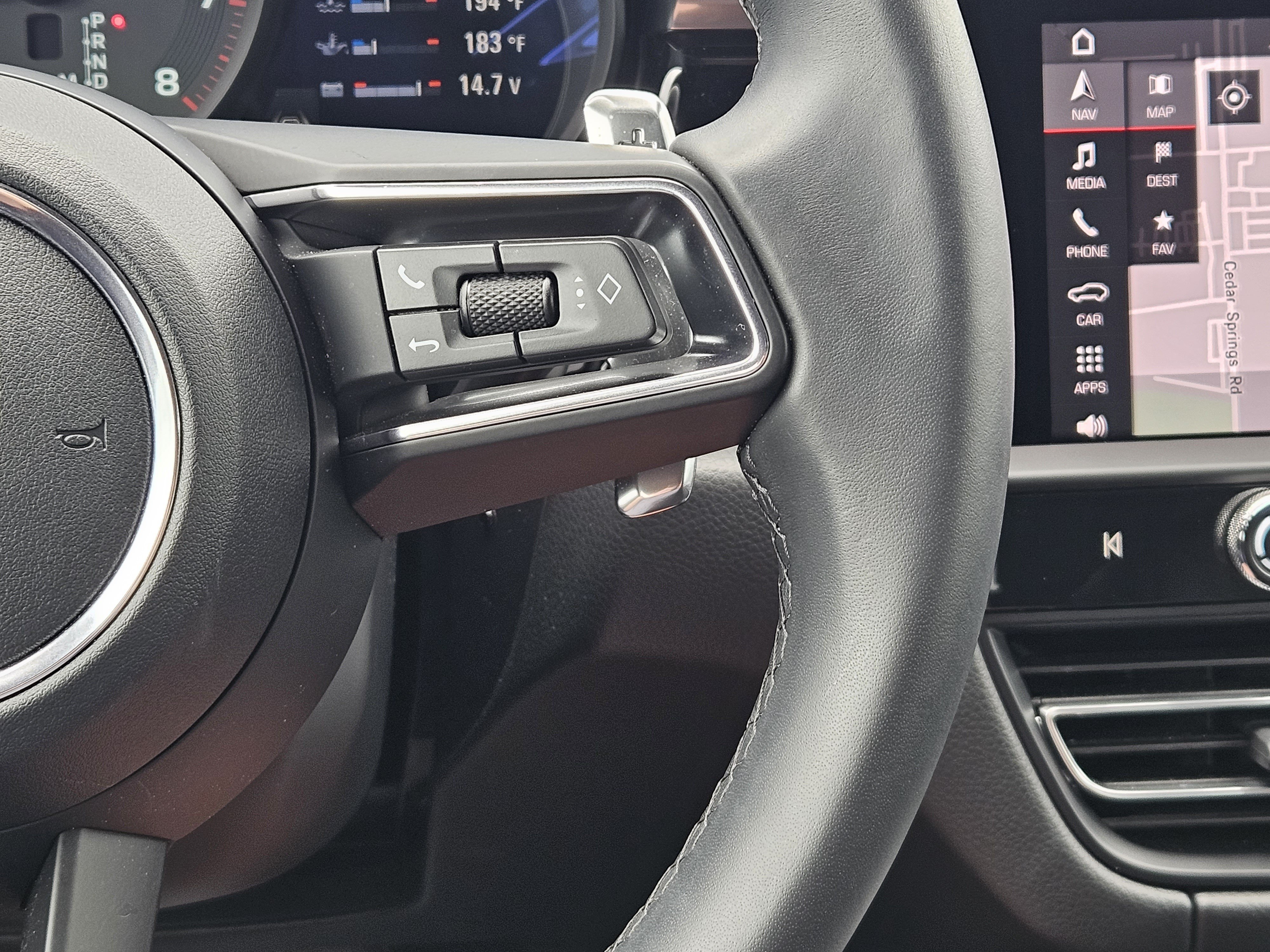Certified 2026 Porsche Macan AWD/4WD image 27