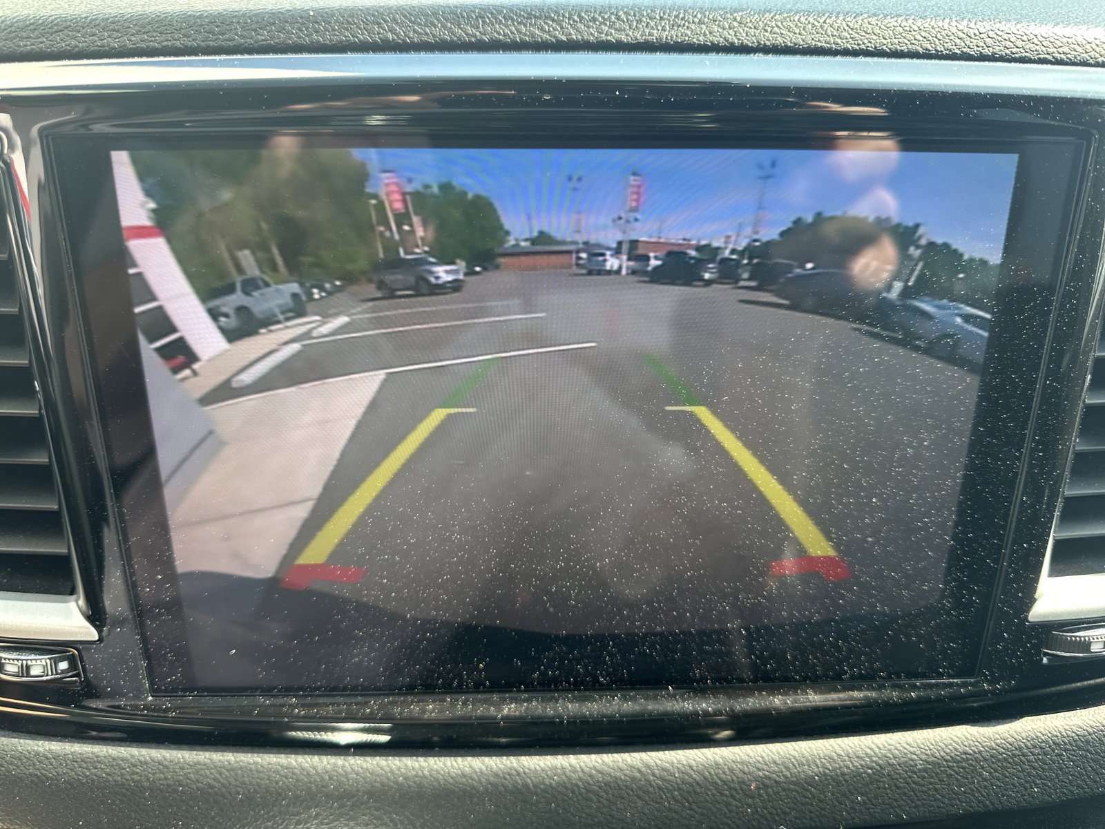 Used 2023 Chrysler Pacifica Touring-L FWD image 15