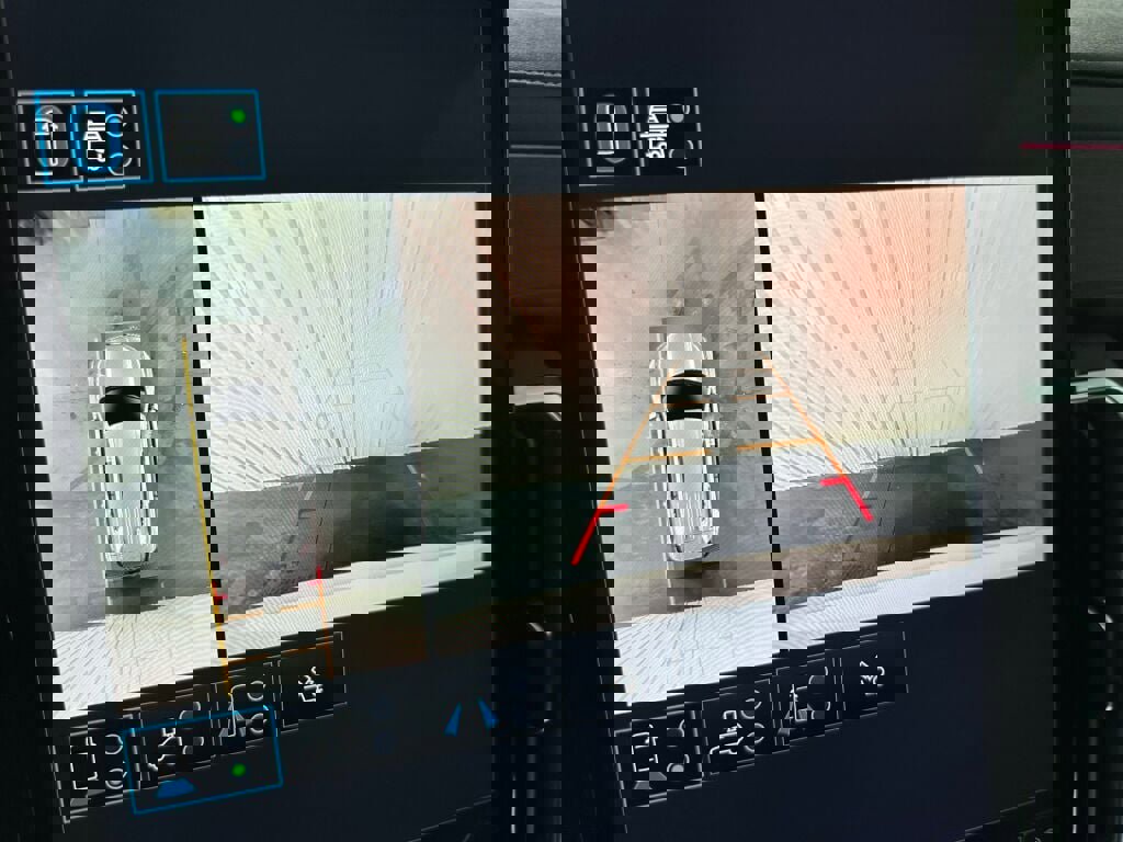 Used 2025 GMC Acadia Denali w/ Super Cruise Package image 14