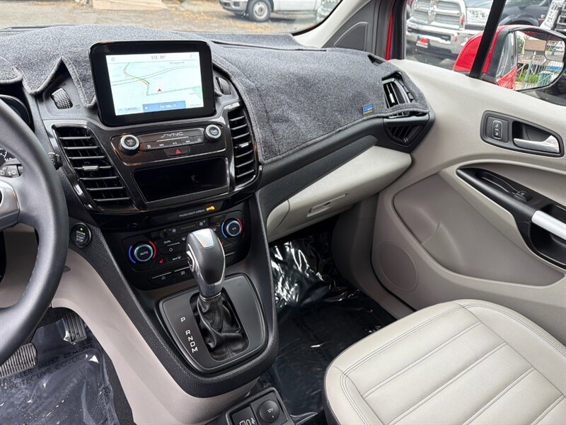 Used 2022 Ford Transit Connect Titanium w/ Trailer Tow Package image 18