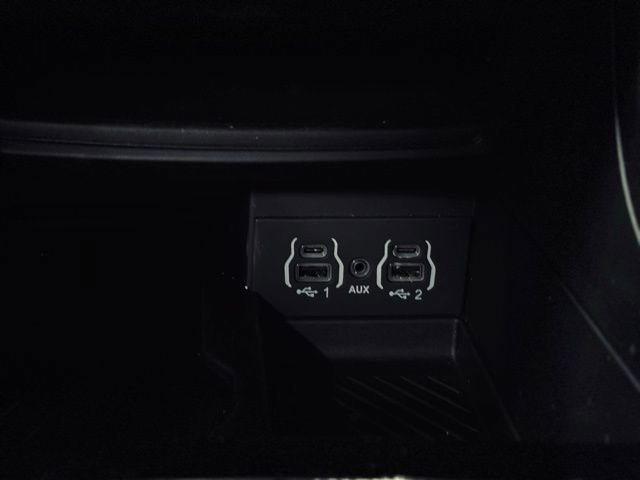 Used 2025 Chrysler Pacifica Limited FWD image 43