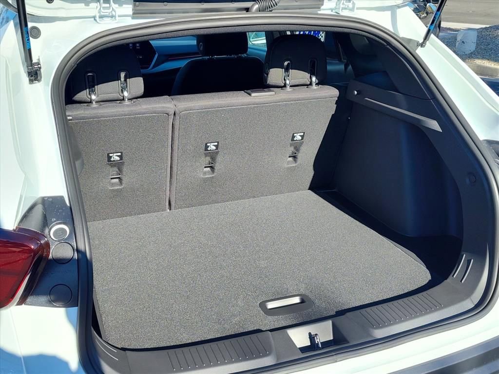 New 2026 Chevrolet Trax RS w/ Sunroof Package image 9