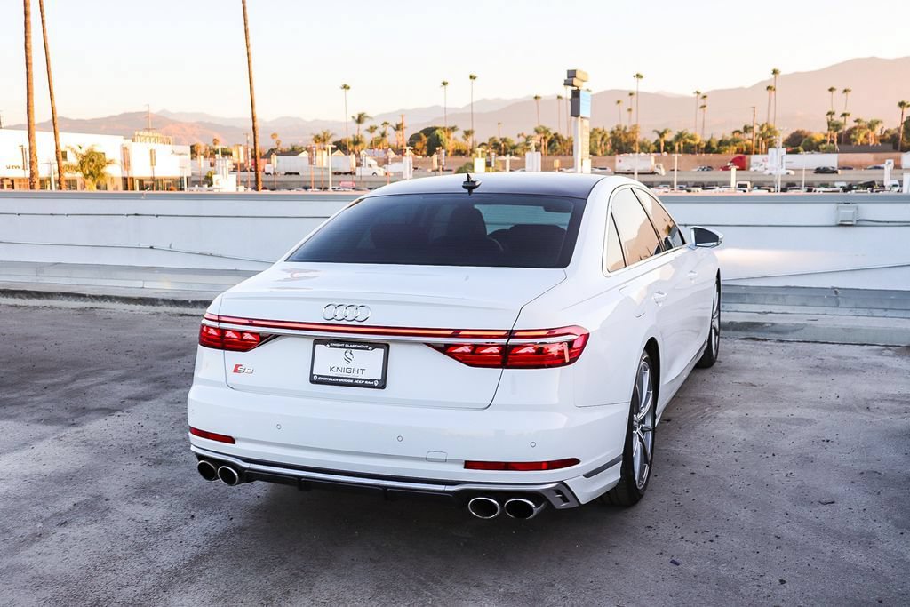 Used 2022 Audi S8 AWD/4WD image 9