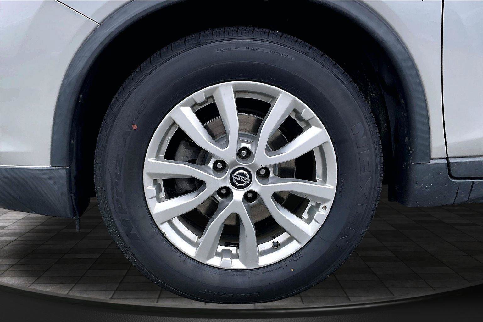 Used 2020 Nissan Rogue SV FWD image 9