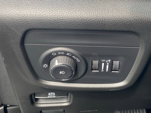 New 2025 Jeep Grand Cherokee Overland w/ Adv Protech Group III image 28