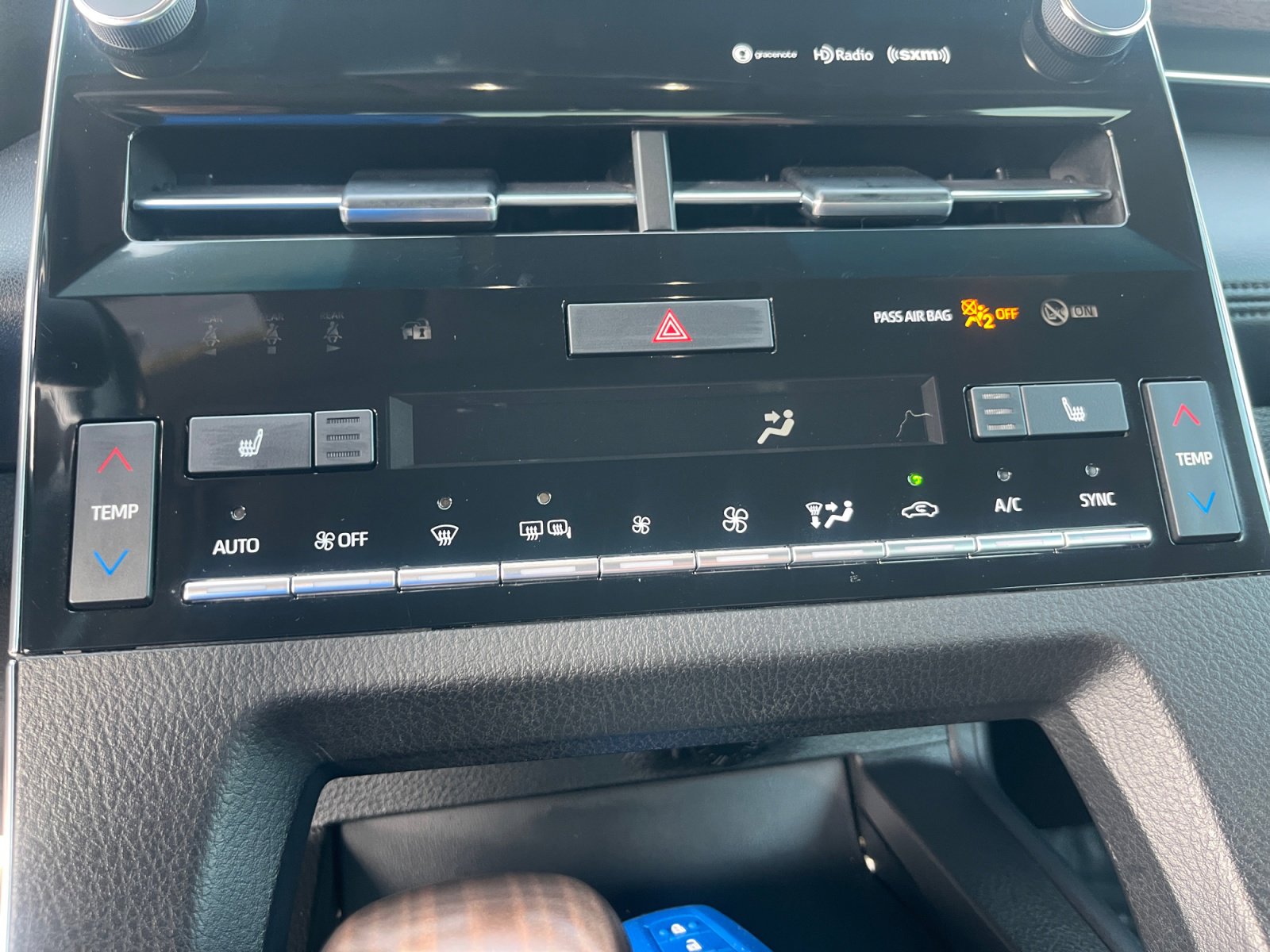 Used 2020 Toyota Avalon XLE image 30