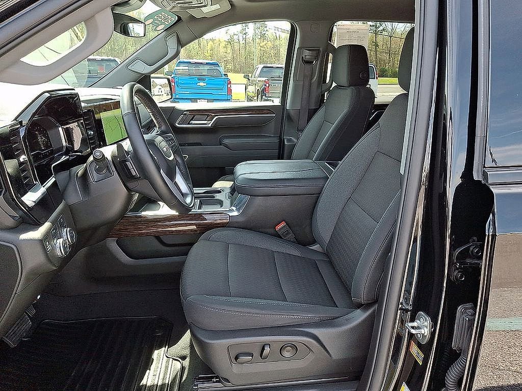Used 2025 GMC Sierra 1500 Elevation w/ Preferred Package AWD/4WD image 13
