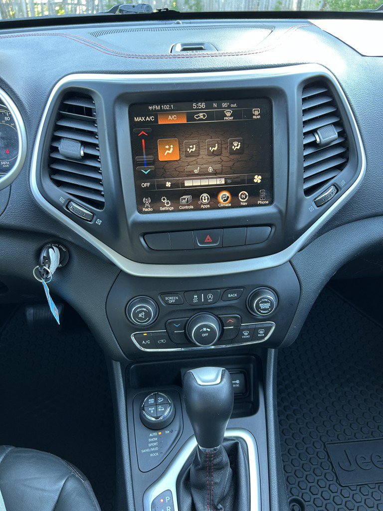 Used 2015 Jeep Cherokee Trailhawk w/ Leather Interior Group AWD/4WD image 7