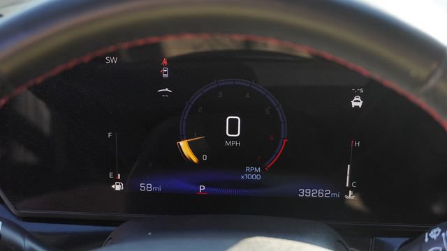 Used 2024 Chevrolet Trax RS w/ Sunroof Package FWD image 31
