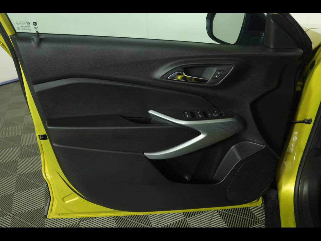 Used 2024 Chevrolet Trax RS FWD image 19