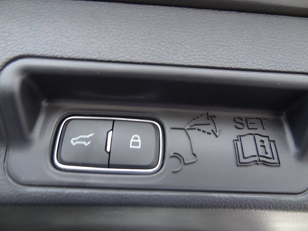 Used 2026 Ford Explorer Active AWD/4WD image 11