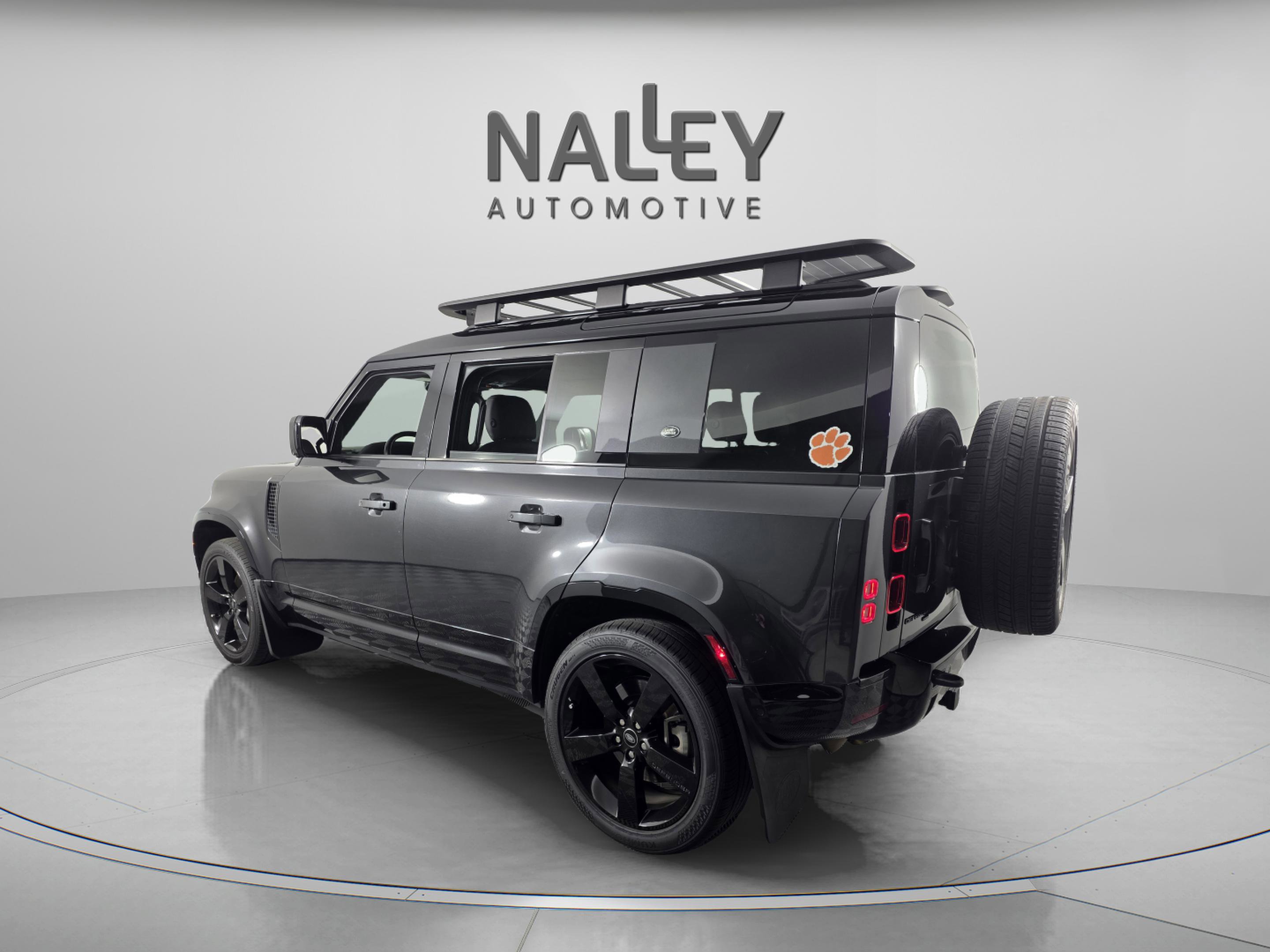 Used 2022 Land Rover Defender 110 X-Dynamic SE image 3