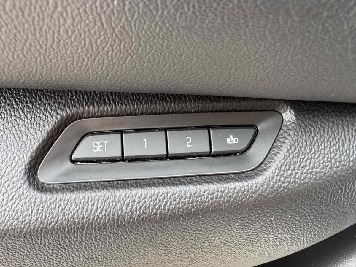 Used 2017 Cadillac Escalade Luxury AWD/4WD image 25