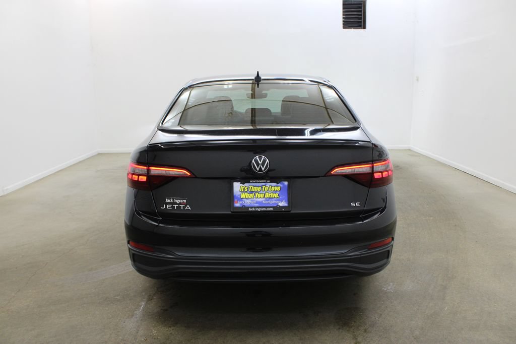 Certified 2023 Volkswagen Jetta SE FWD image 4