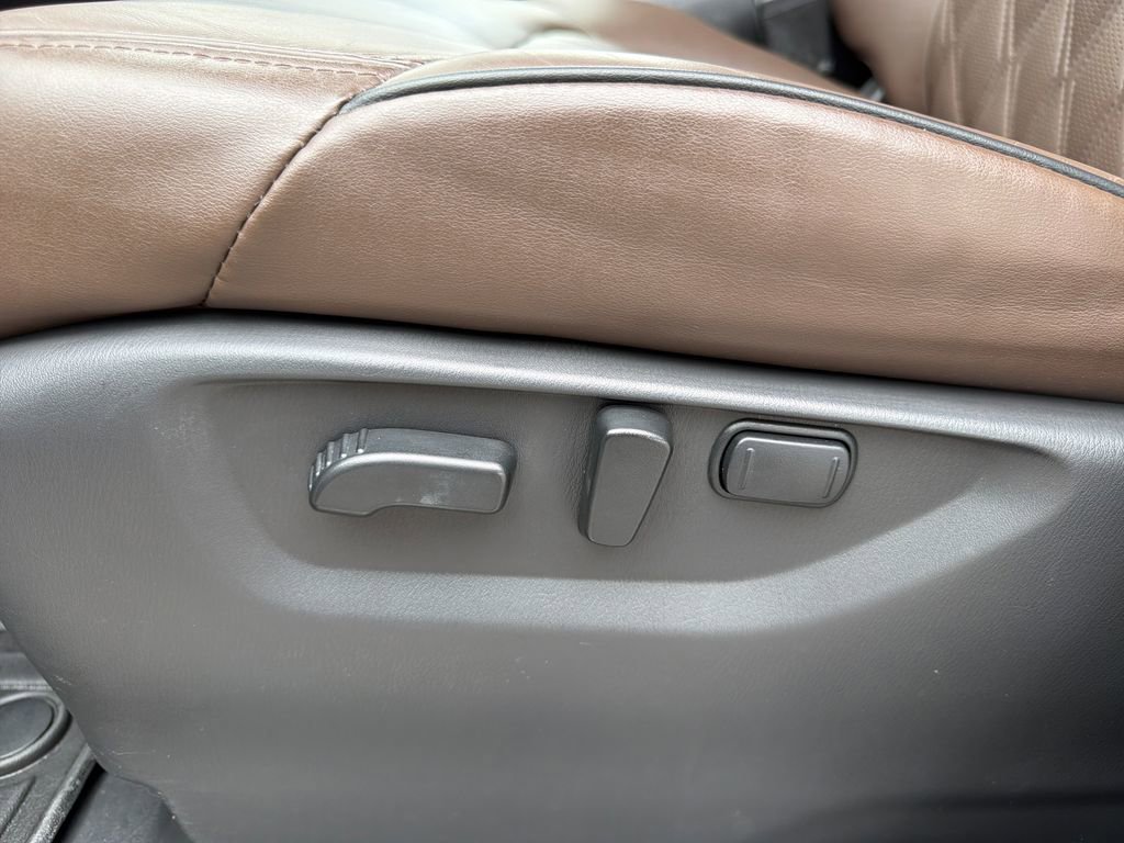 Used 2022 Nissan Armada Platinum w/ Captain's Chairs Package RWD image 19