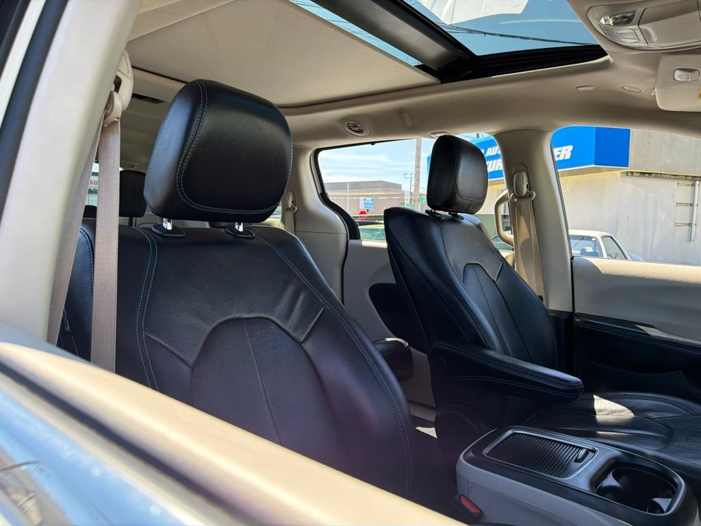 Used 2021 Chrysler Pacifica Touring-L w/ Uconnect Theater Family Group AWD/4WD image 11