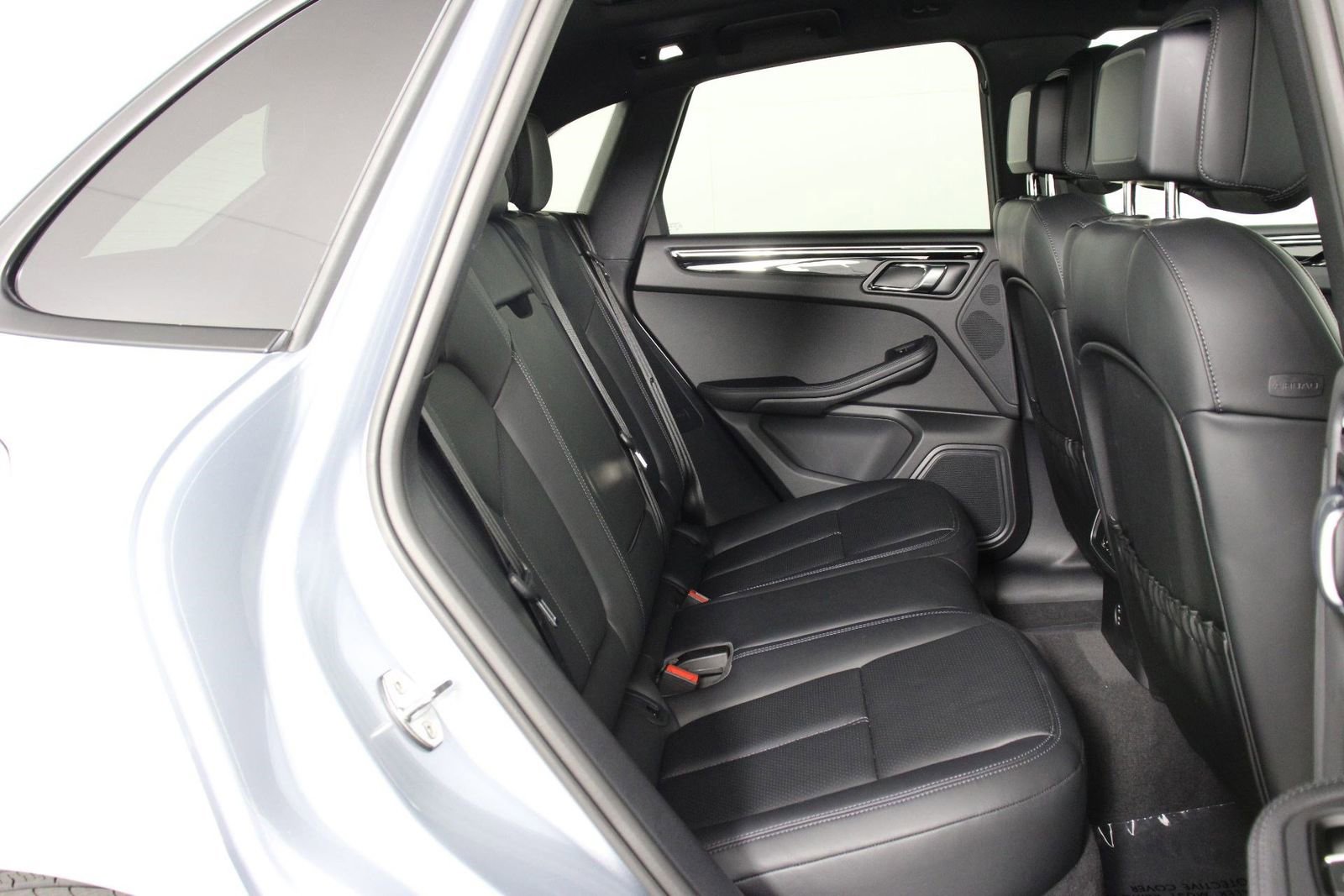 Certified 2026 Porsche Macan AWD/4WD image 32