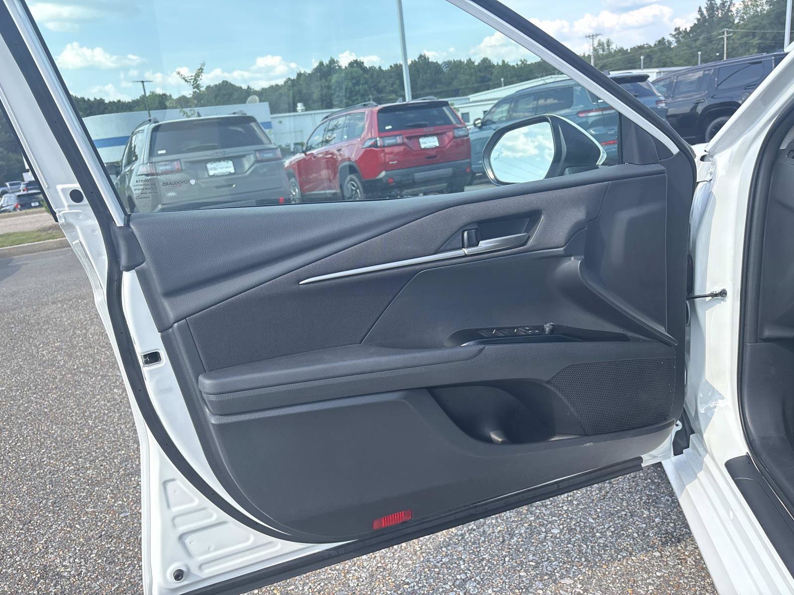 Used 2025 Toyota Camry LE FWD image 9