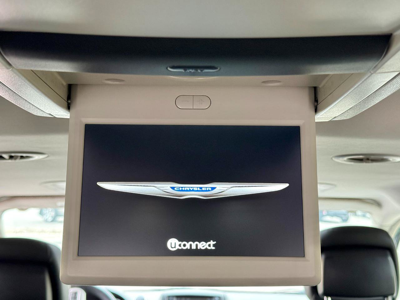 Used 2016 Chrysler Town & Country Limited Platinum w/ Trailer Tow Group FWD image 19