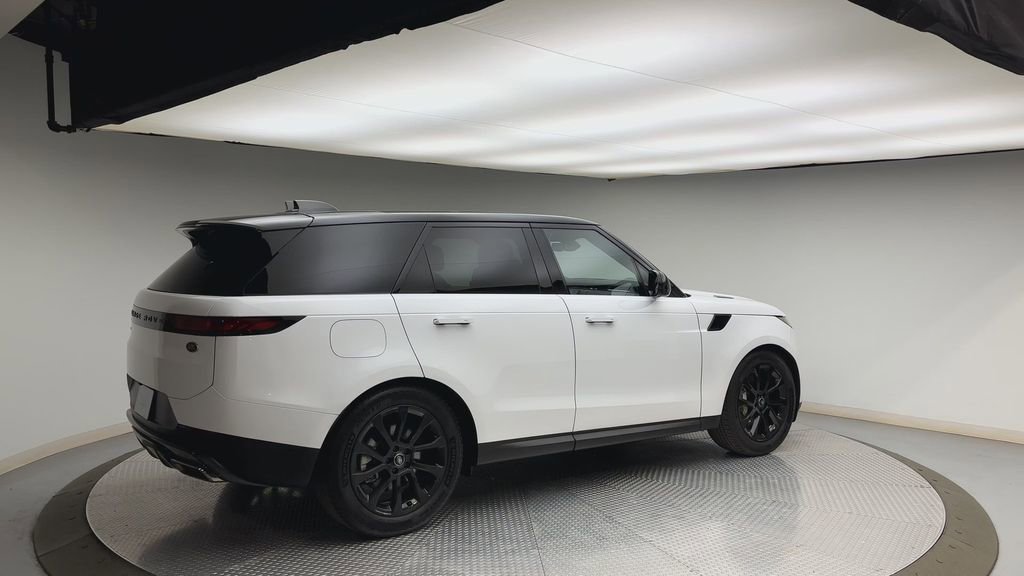 Used 2023 Land Rover Range Rover Sport SE image 2