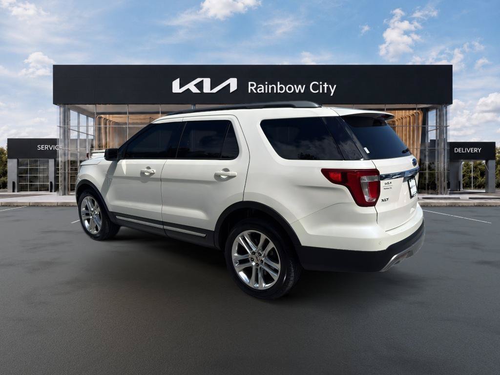 Used 2017 Ford Explorer XLT w/ Equipment Group 202A AWD/4WD image 7