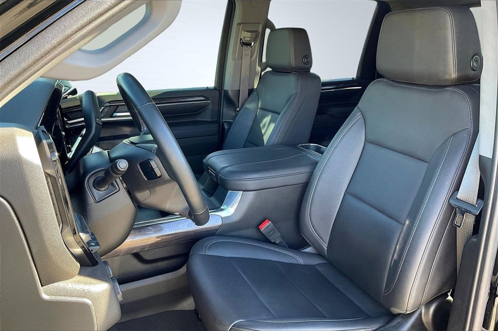 Used 2024 Chevrolet Silverado 2500 LTZ w/ LTZ Convenience Package image 26