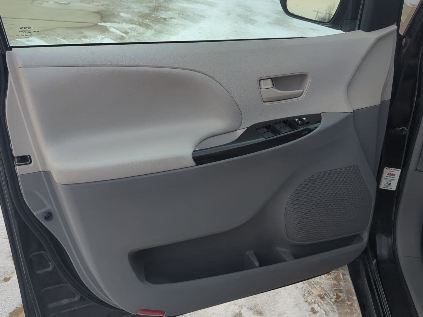 Used 2011 Toyota Sienna LE image 10