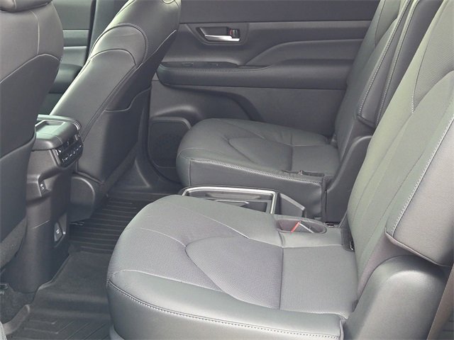 Used 2025 Toyota Grand Highlander AWD image 15