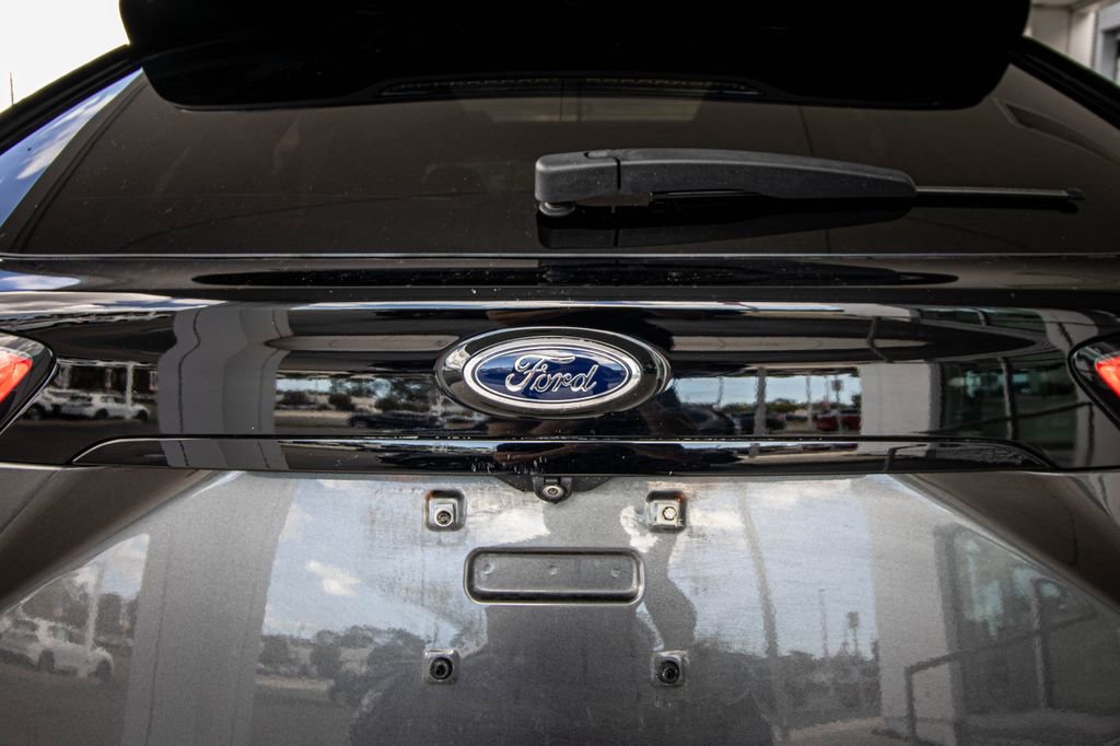 Used 2019 Ford Edge ST w/ Equipment Group 401A AWD/4WD image 14