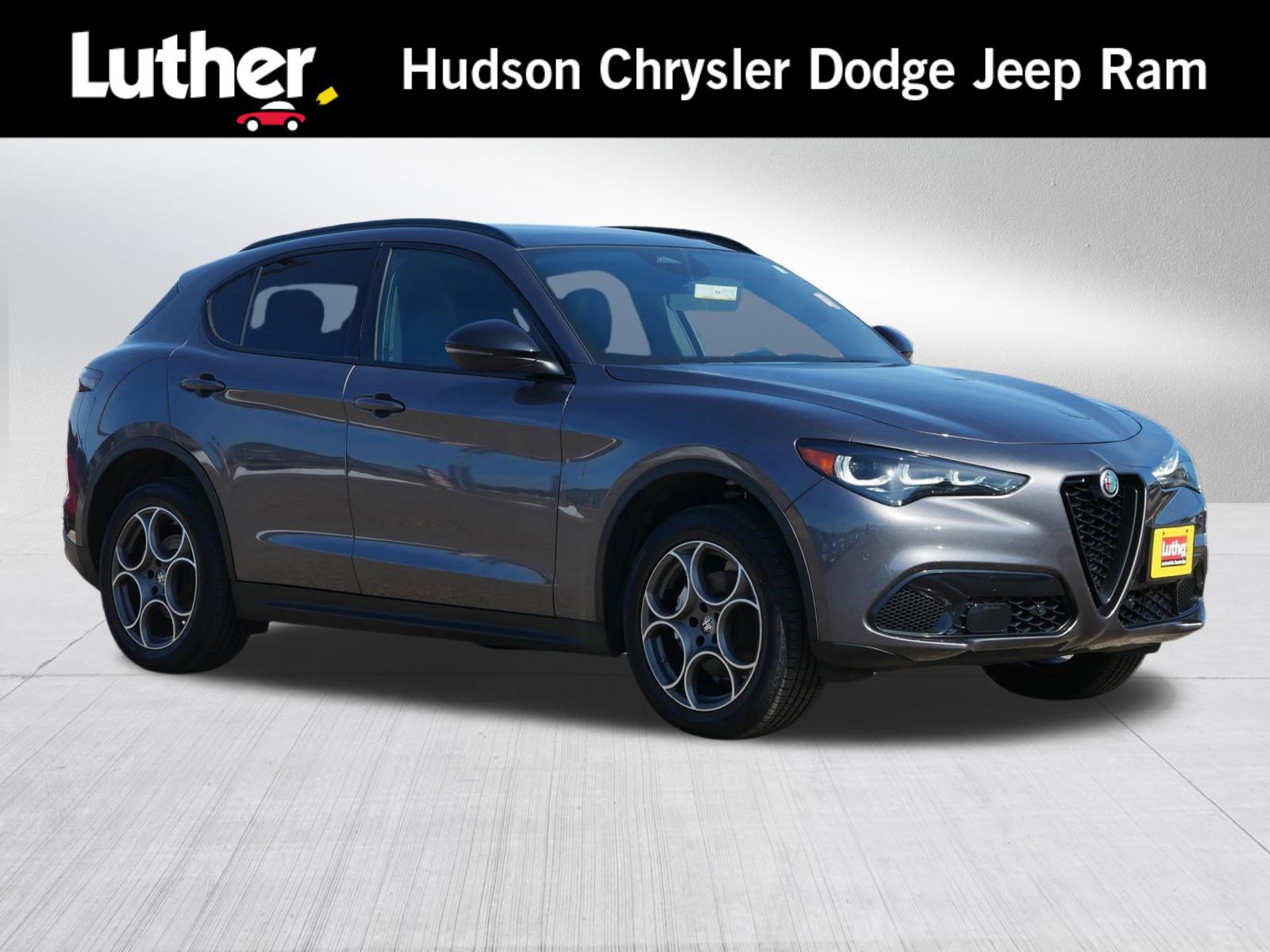 Used 2025 Alfa Romeo Stelvio Sprint w/ Convenience Package image 1
