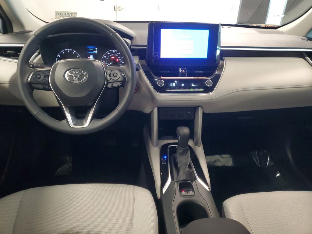 Used 2024 Toyota Corolla Cross LE image 9