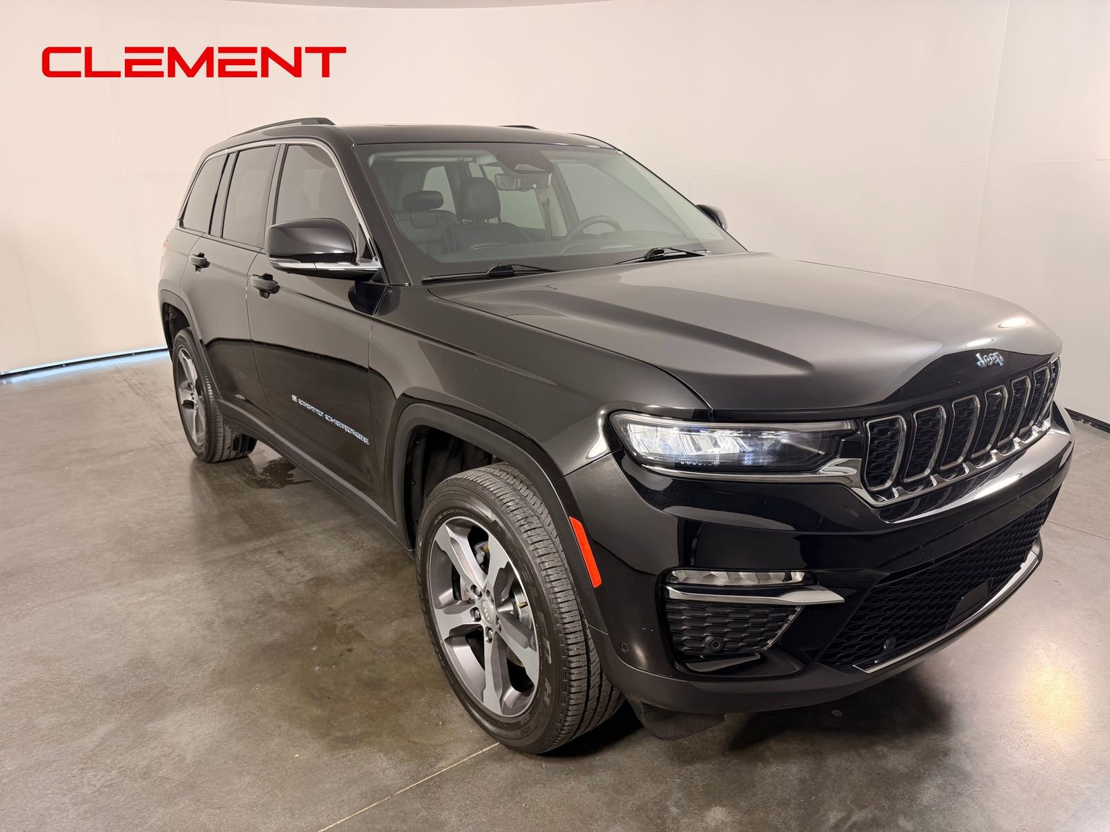 Used 2022 Jeep Grand Cherokee Limited 4xe w/ Luxury Tech Group II AWD/4WD image 3