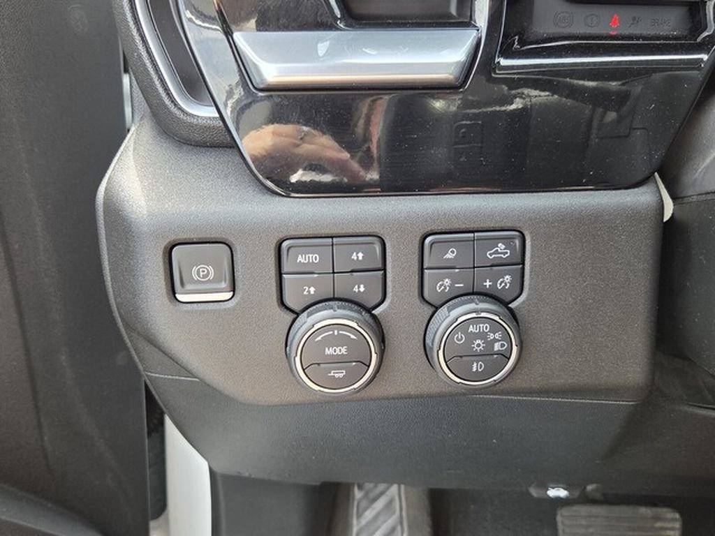 Used 2023 Chevrolet Silverado 1500 LTZ w/ LTZ Convenience Package II AWD/4WD image 29