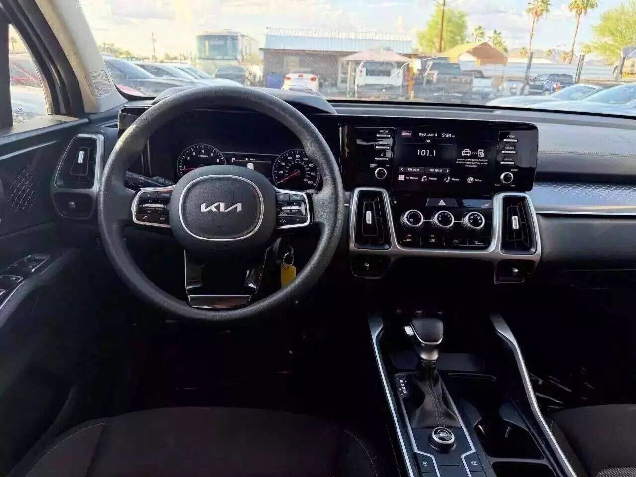 Used 2023 Kia Sorento LX image 14