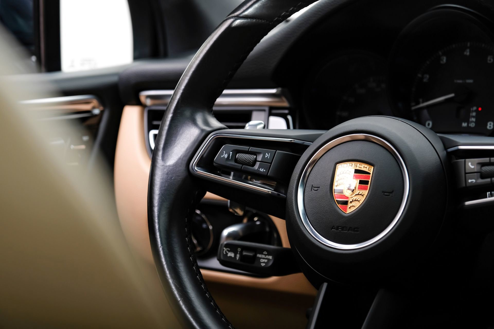 Used 2023 Porsche Macan AWD/4WD image 21