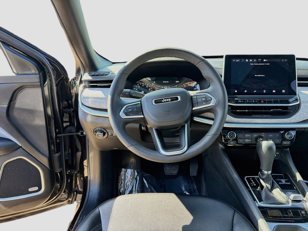 Used 2023 Jeep Compass Latitude w/ Sun and Sound Group AWD/4WD image 25
