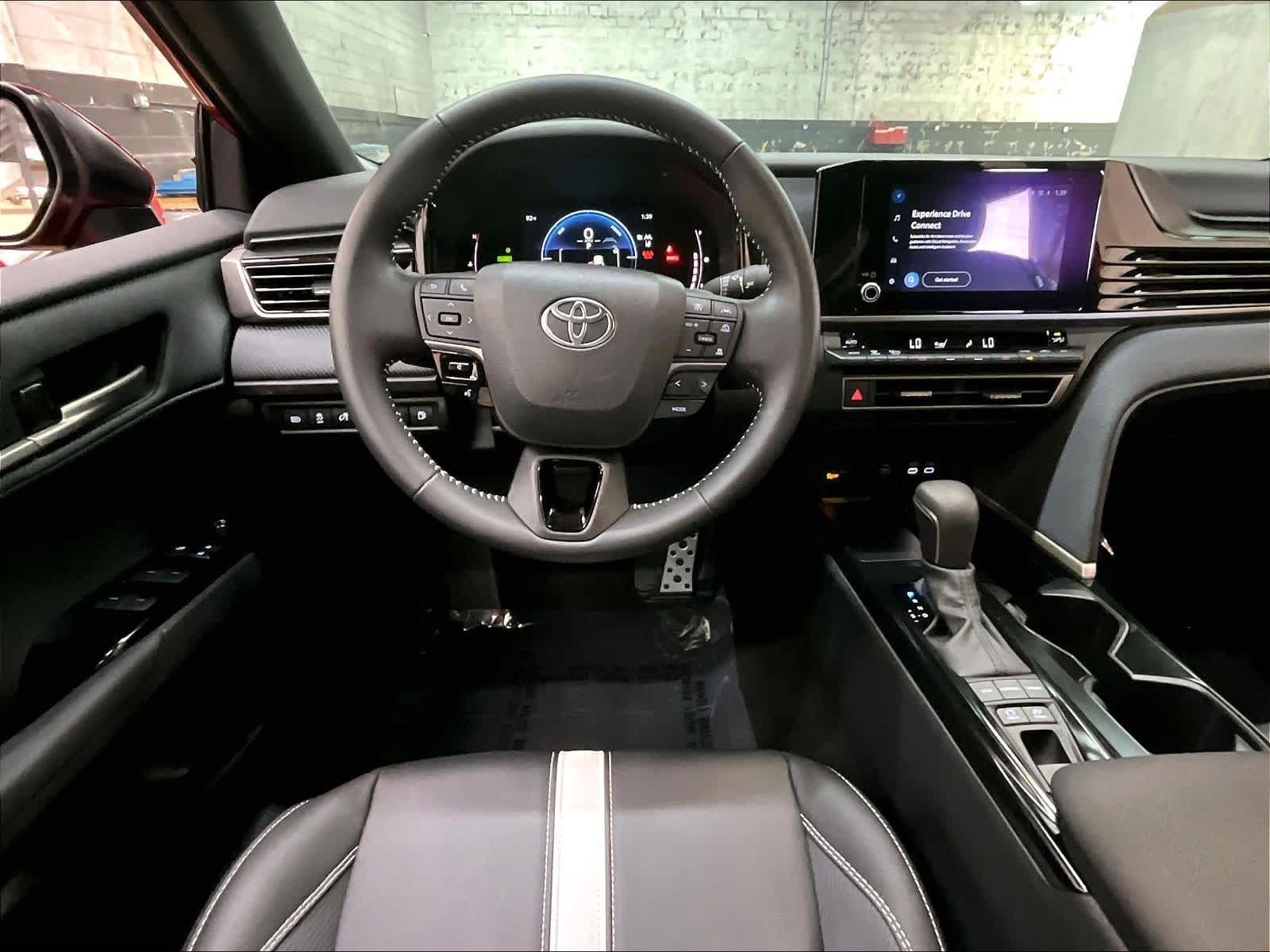 Used 2025 Toyota Camry SE w/ Convenience Package FWD image 8