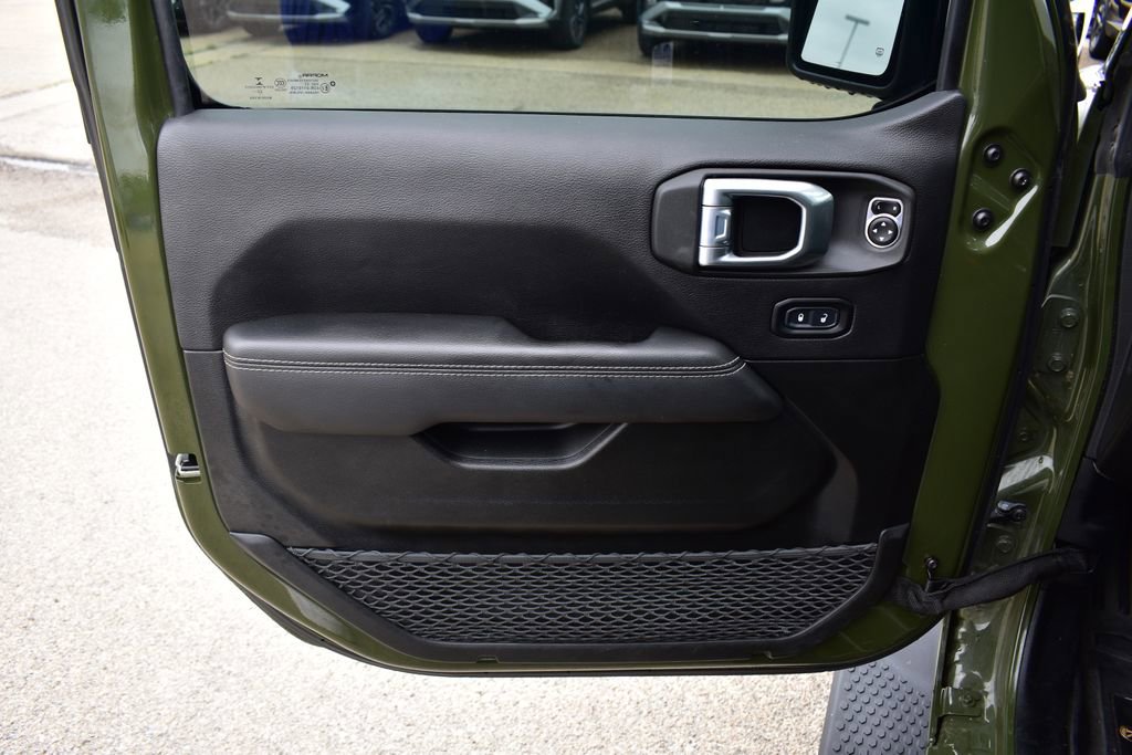 Used 2023 Jeep Wrangler Unlimited Sahara w/ Cold Weather Group AWD/4WD image 16