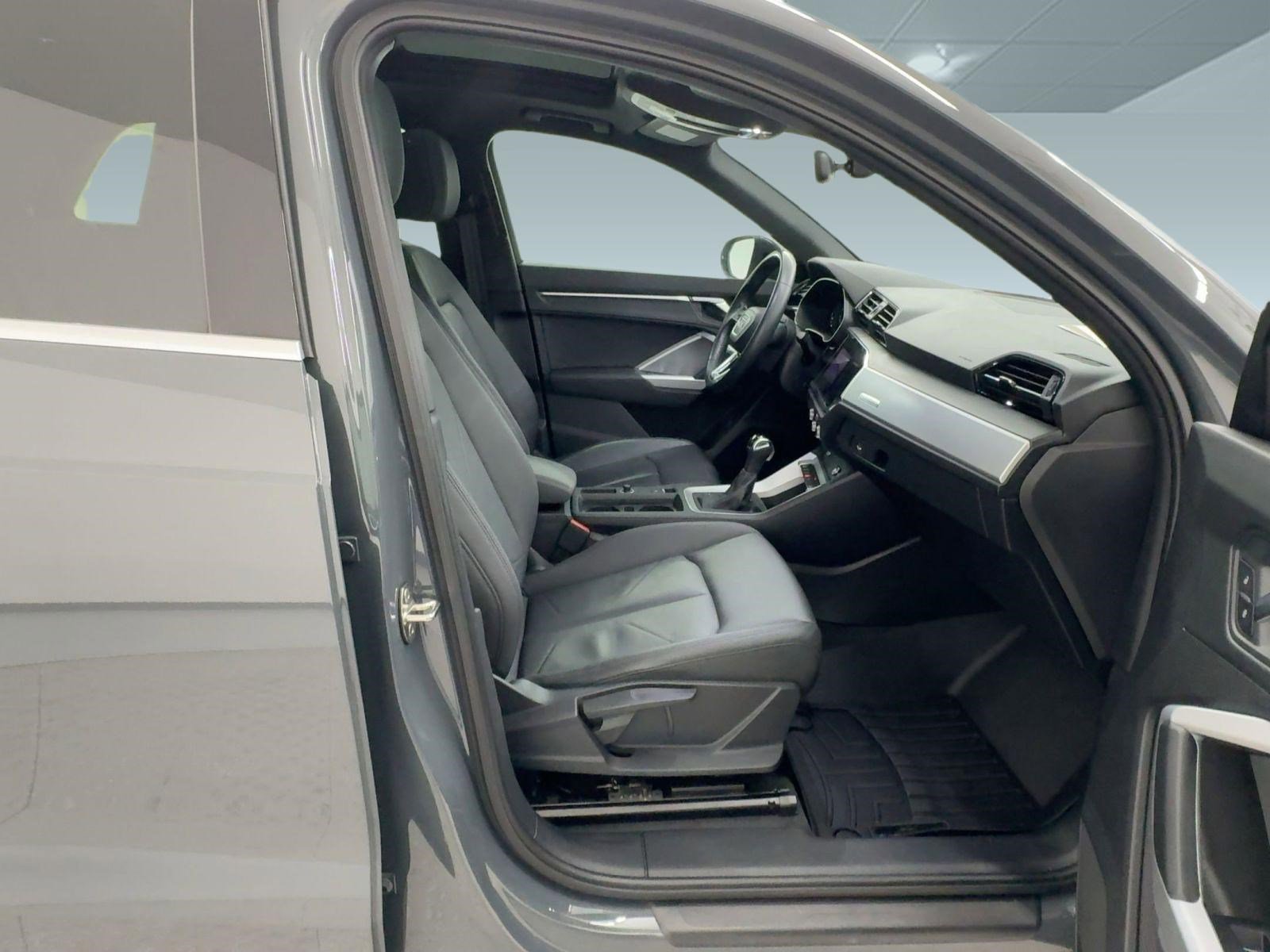 Used 2020 Audi Q3 2.0T Premium w/ Convenience Package image 32