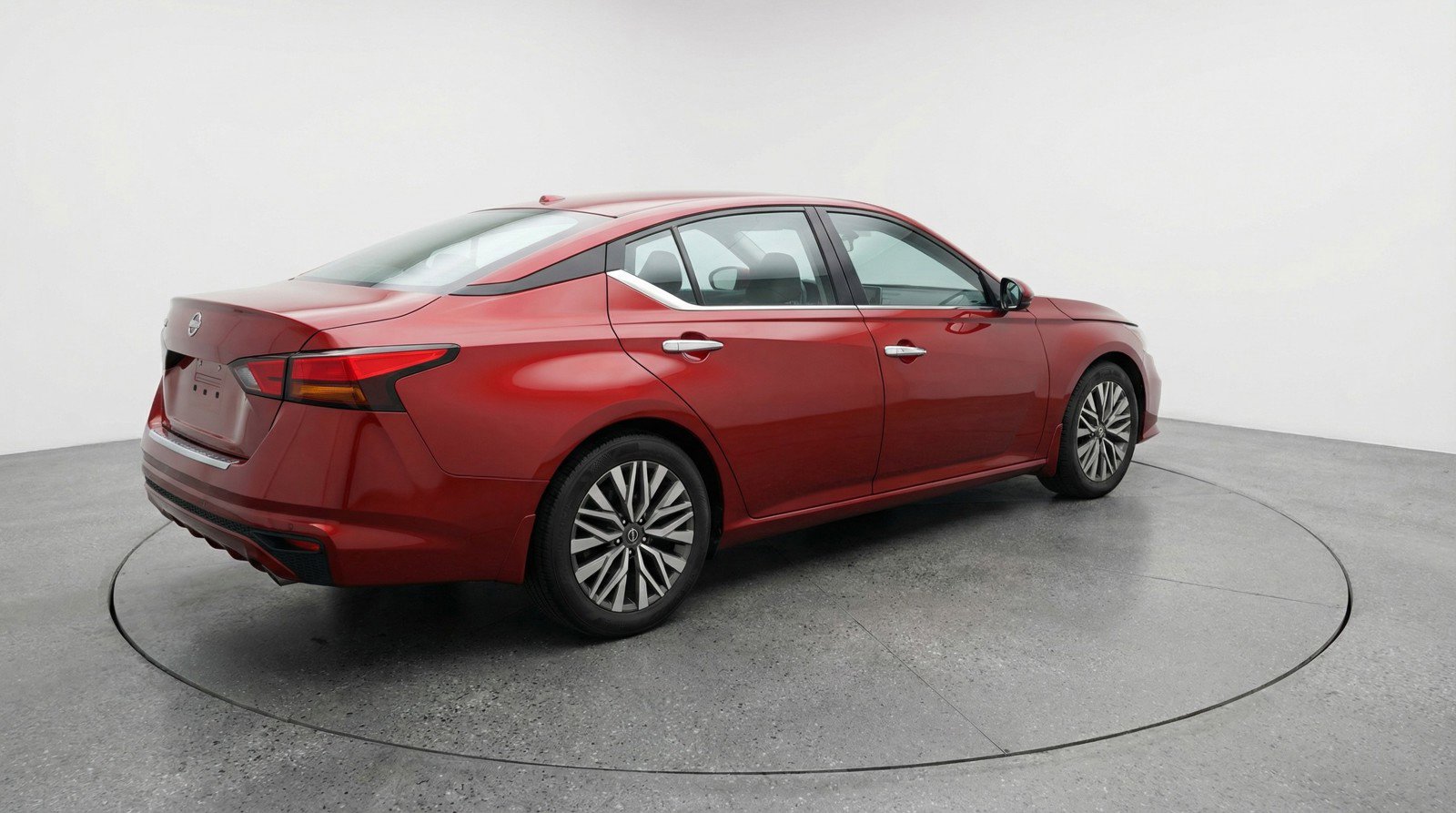 Used 2025 Nissan Altima 2.5 SV image 9