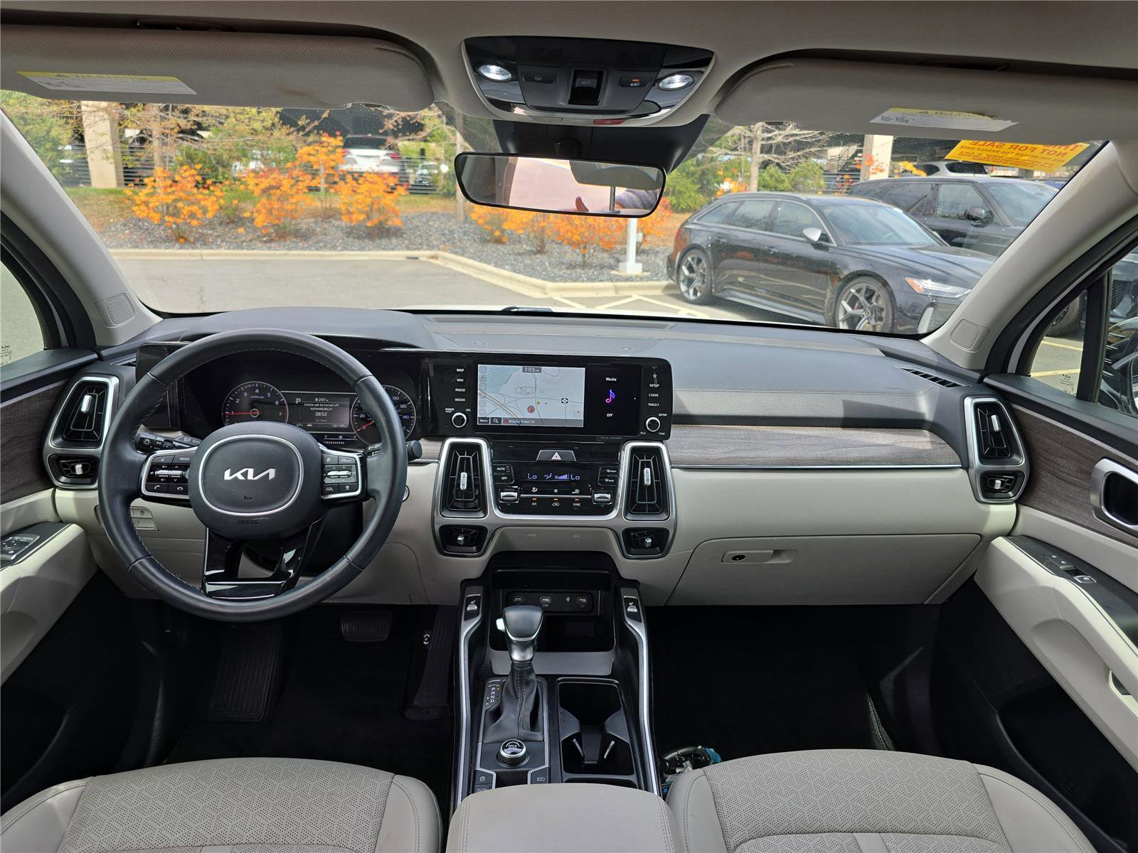 Used 2022 Kia Sorento EX w/ Panoramic Sunroof Package image 17