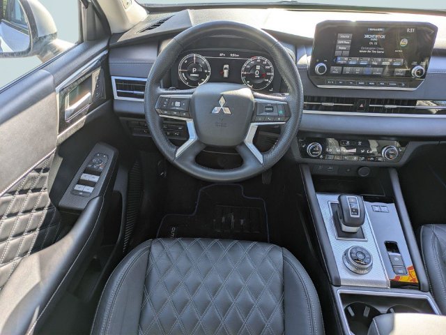 Used 2023 Mitsubishi Outlander SEL AWD/4WD image 18