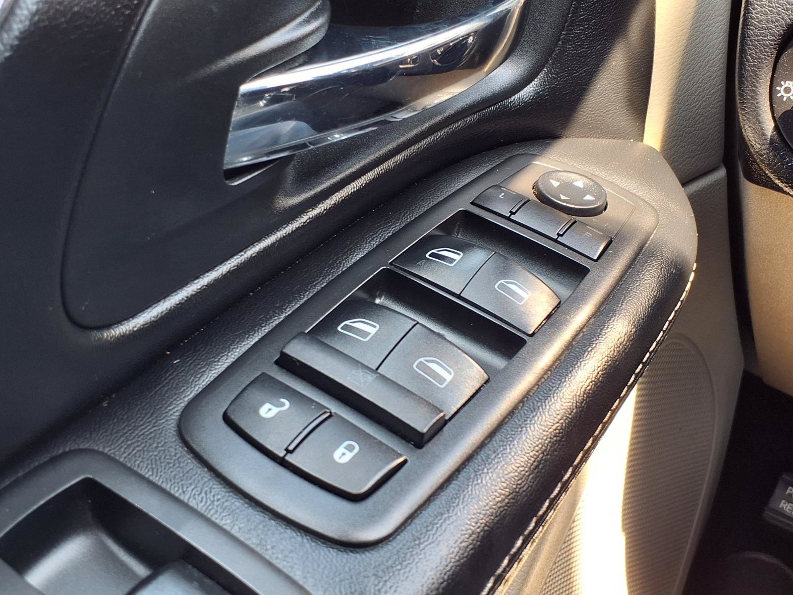 Used 2019 Dodge Grand Caravan SXT FWD image 12