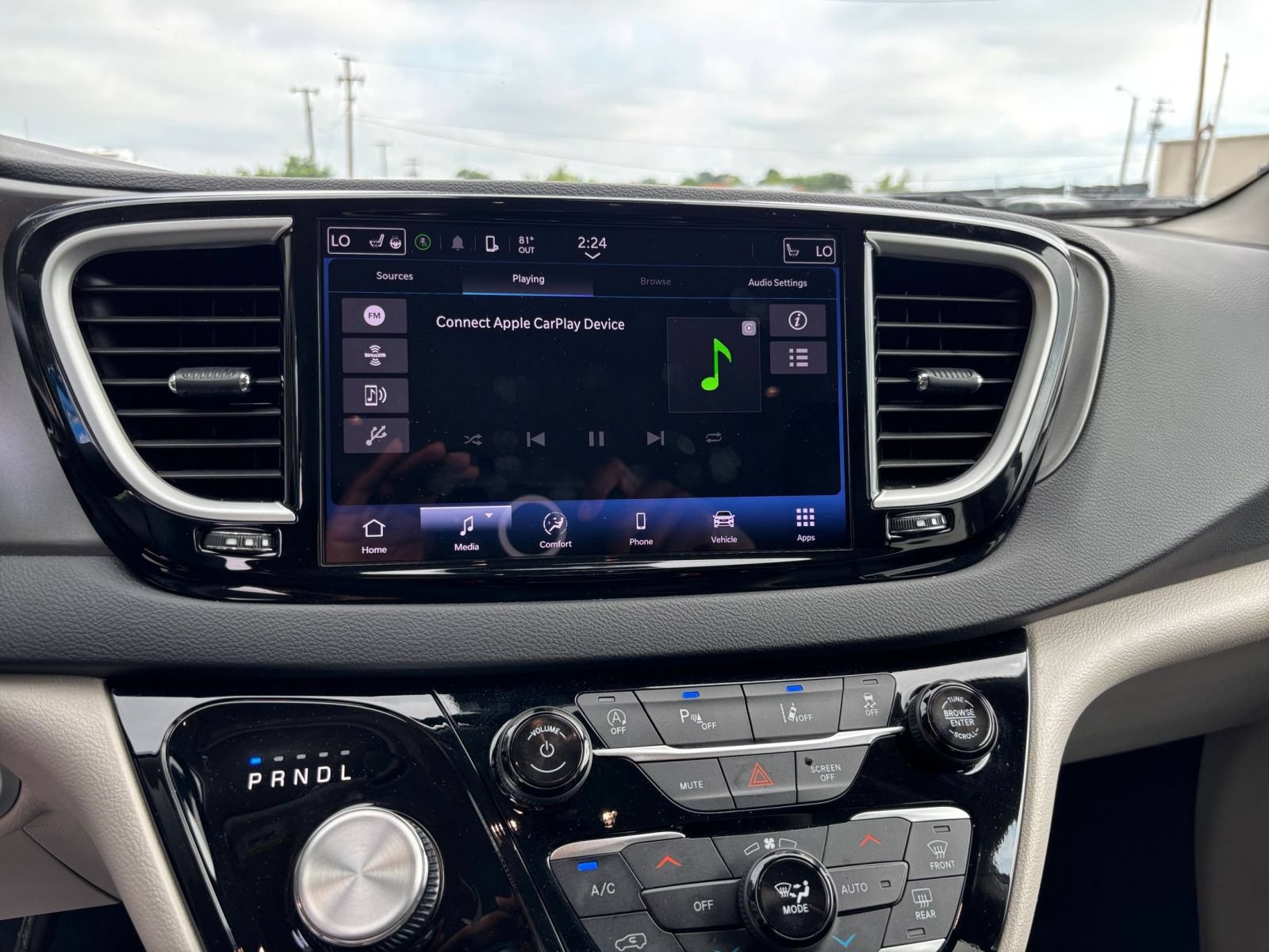 Used 2024 Chrysler Pacifica Touring-L FWD image 21