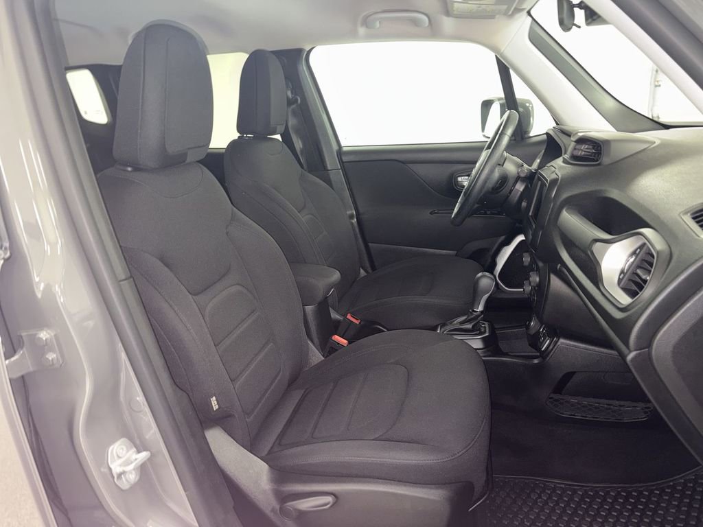 Used 2019 Jeep Renegade Latitude w/ Cold Weather Group image 18