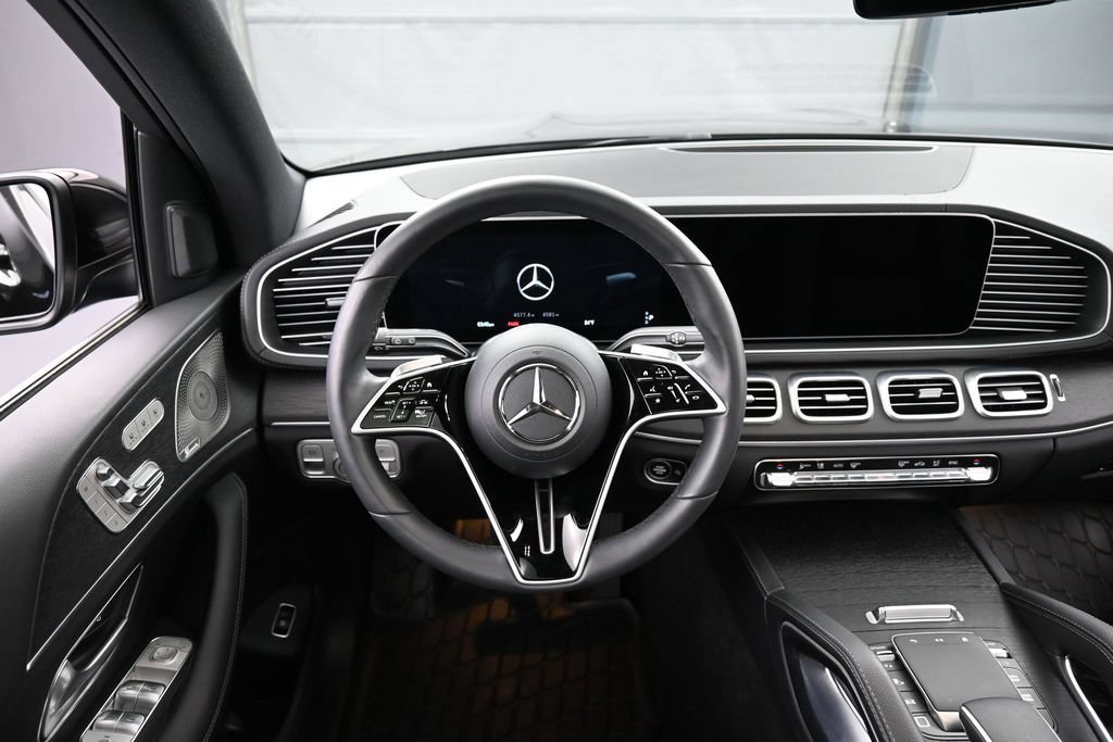 Used 2025 Mercedes-Benz GLS 450 4MATIC image 19